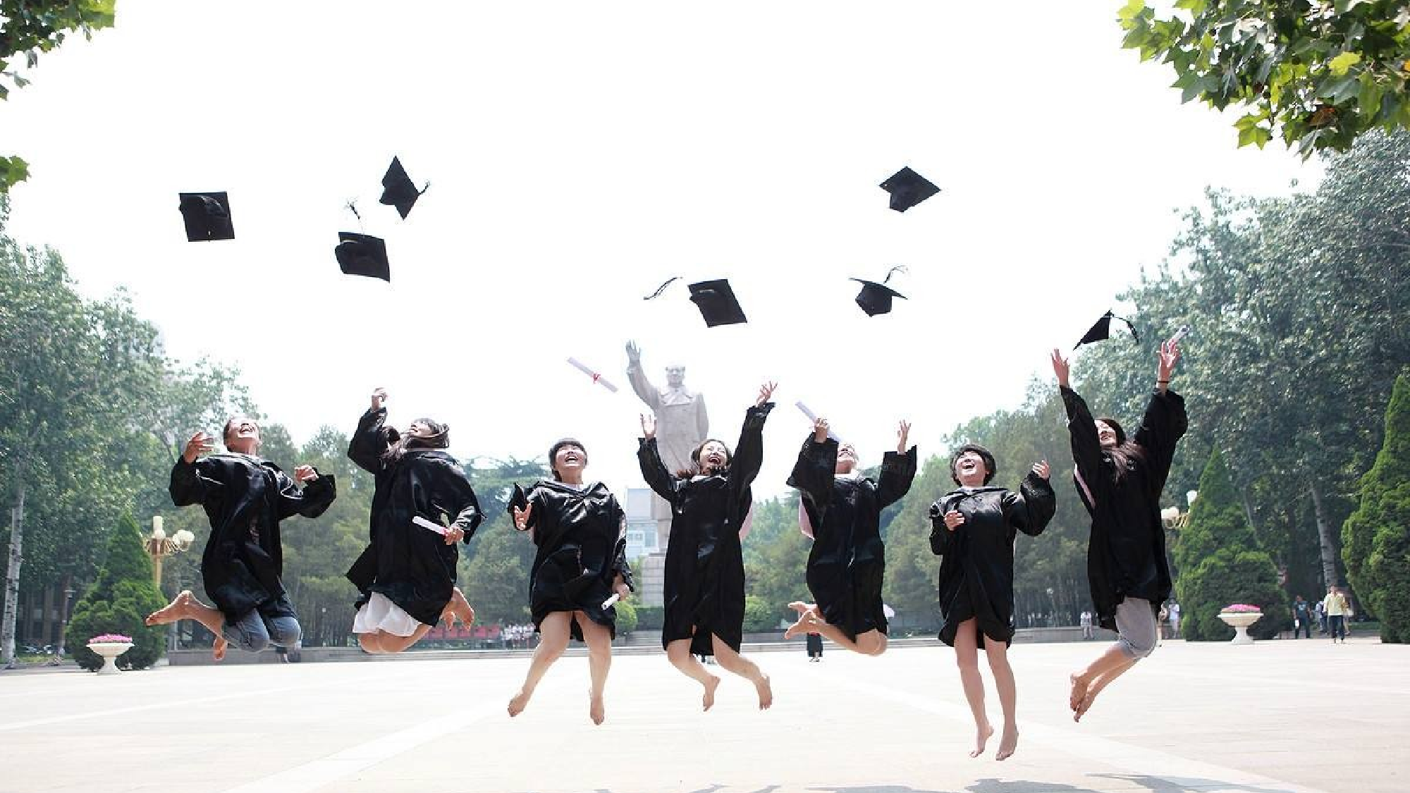 【编号66】我们毕业啦快闪ppt.pptx 第1页